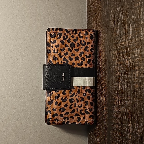 Fossil Women's Wallet Cheeta Pattern - Picture 1 of 3
